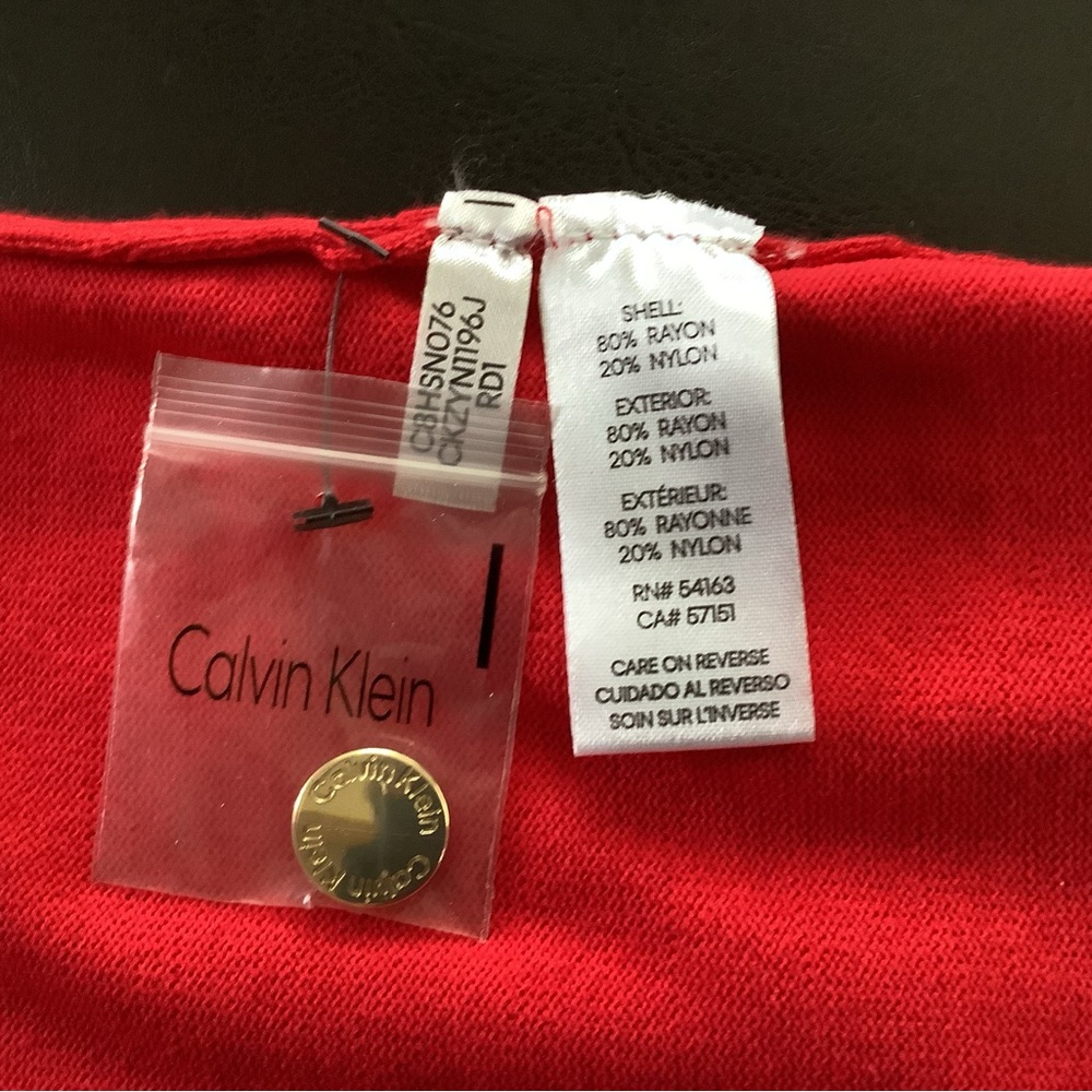 Classic Calvin Klein Red Knit with Gold Logo Accent L NWT - Picture 5 of 5